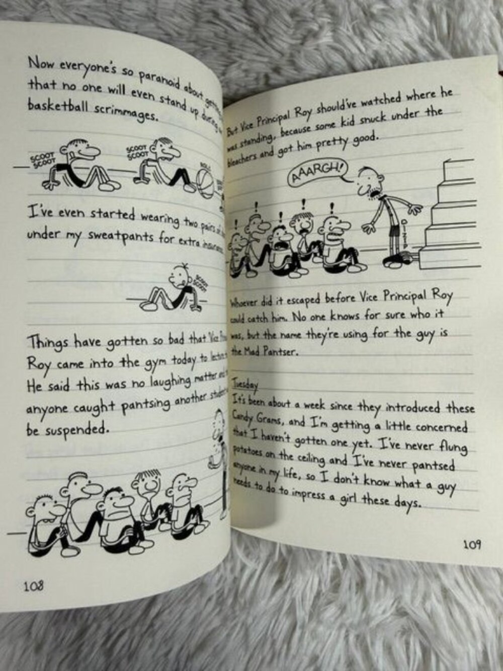 Set of 2 Diary of a Wimpy Kid The Third Wheel #7 Hard Luck #8 Books Set - Picture 5 of 15